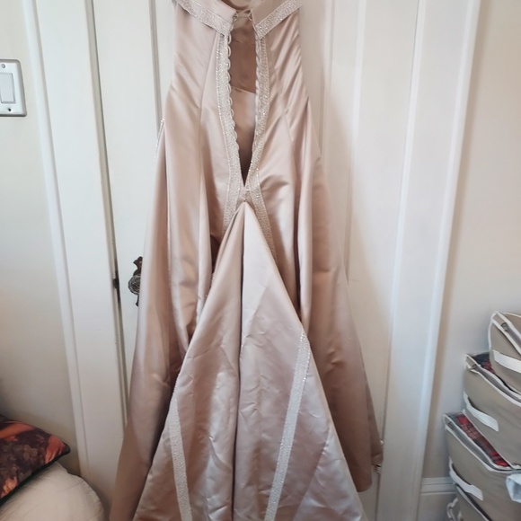 Maggie Sottero Wedding Dress - Picture 3 of 16